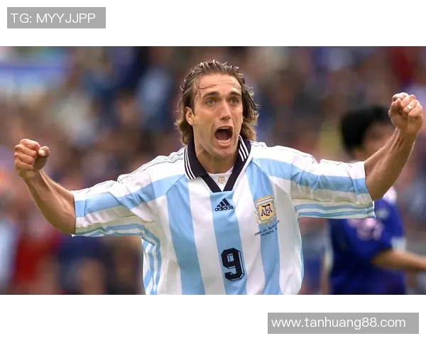 足球巨星昔日艰辛生活历程揭秘 从贫困街头到绿茵巅峰的奋斗故事